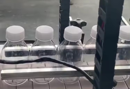 Автоматическая машина для закупоривания и уплотнения бутылок с соком Автоматическая машина для закупоривания и уплотнения бутылок с соком